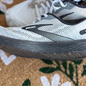 Brooks Revel Men’s White Running Shoes